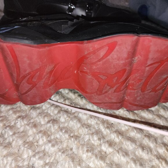 Louis Vuitton - Picture 3 of 7